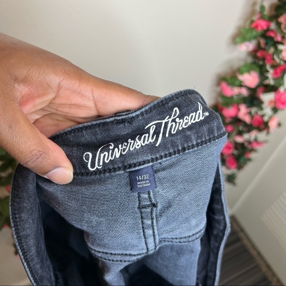 Universal Thread Black Faded Wash Frayed Hem Denim Short Womens 14/32 Plus Size - Picture 4 of 10